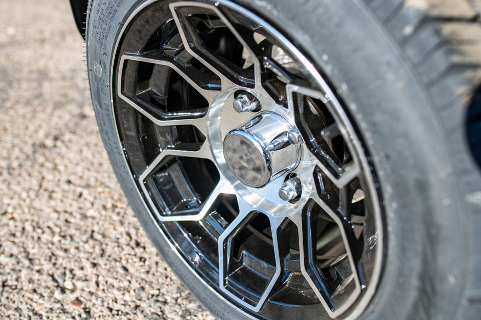 2026 Tara Spirit Plus Candy Apple Black Seats (12)