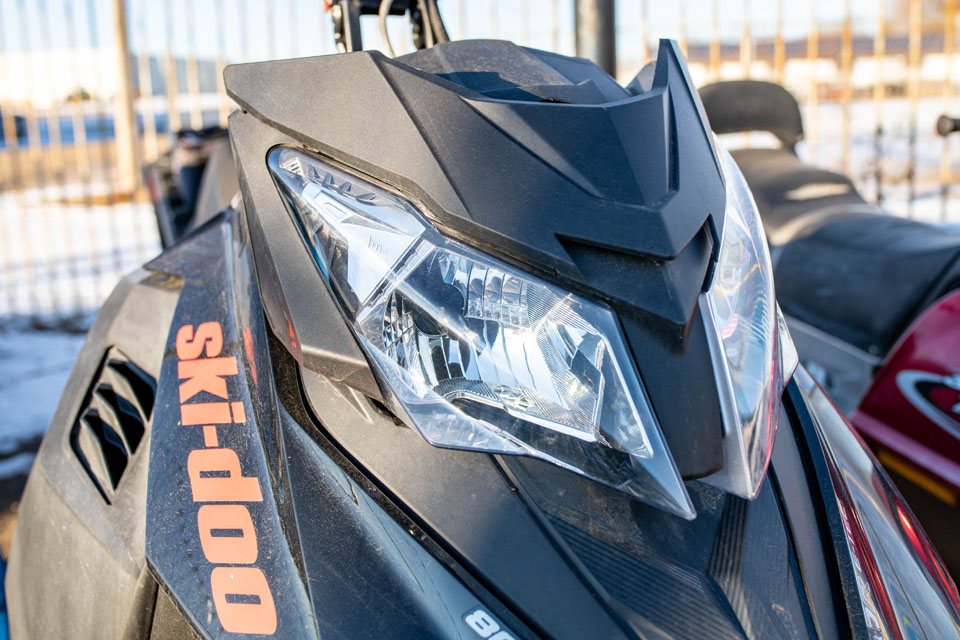 2016 Ski-Doo Summit 000340 (4)