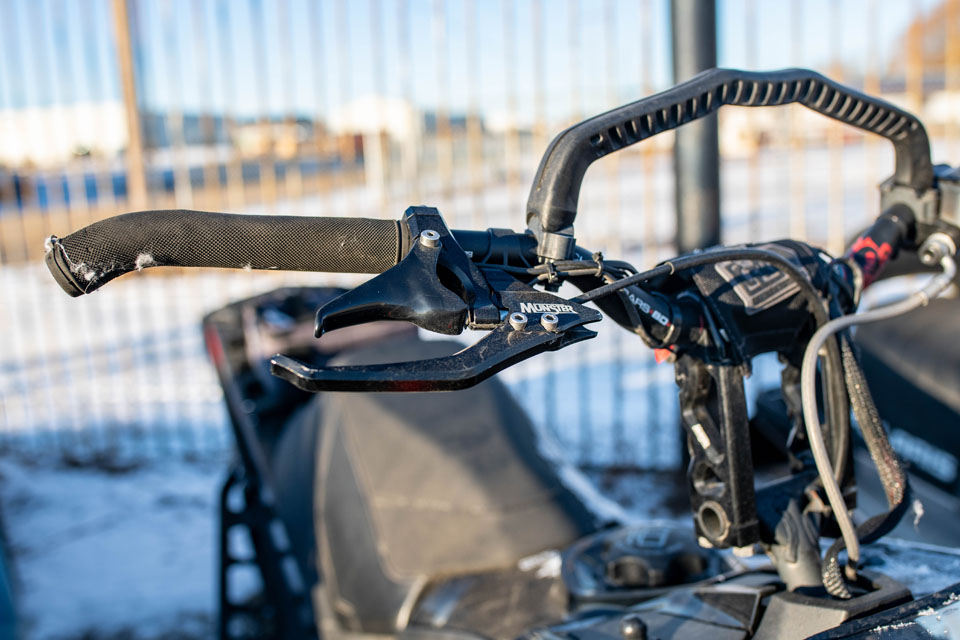 2016 Ski-Doo Summit 000340 (5)