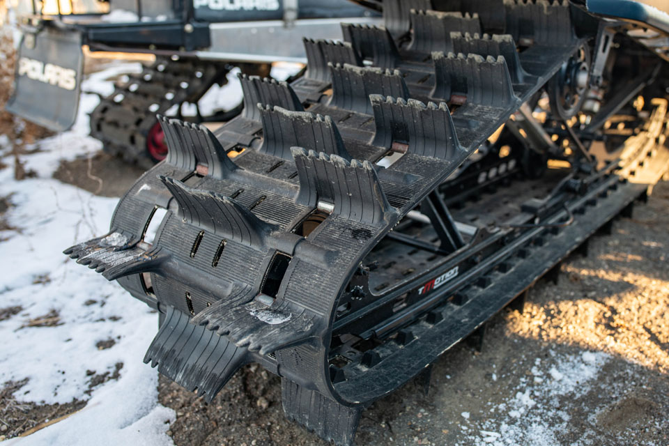 2016 Ski-Doo Summit 000340 (8)