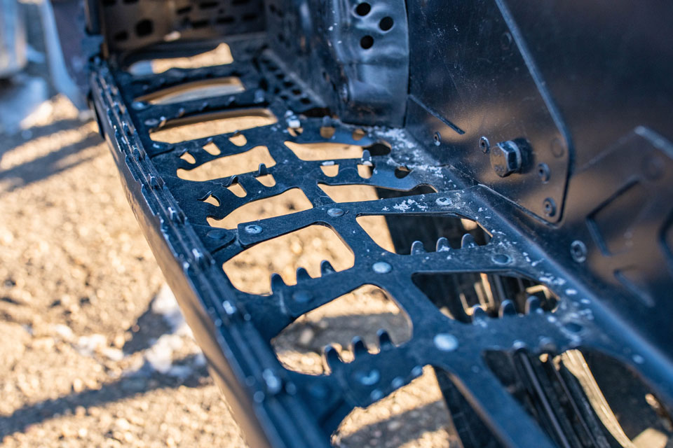 2016 Ski-Doo Summit 000340 (10)