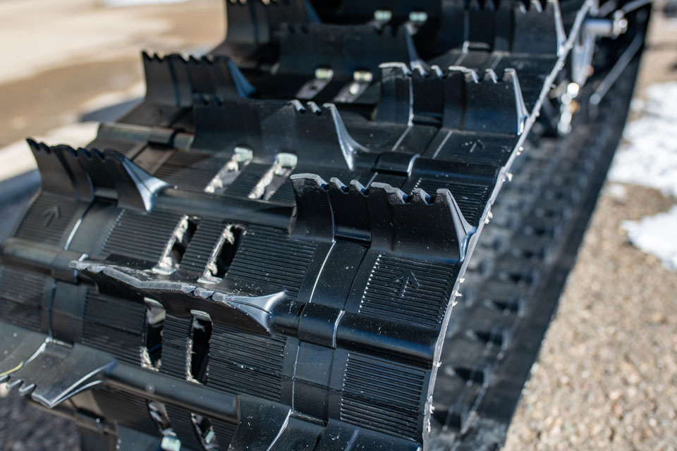 2025 M 400 100411 (7)